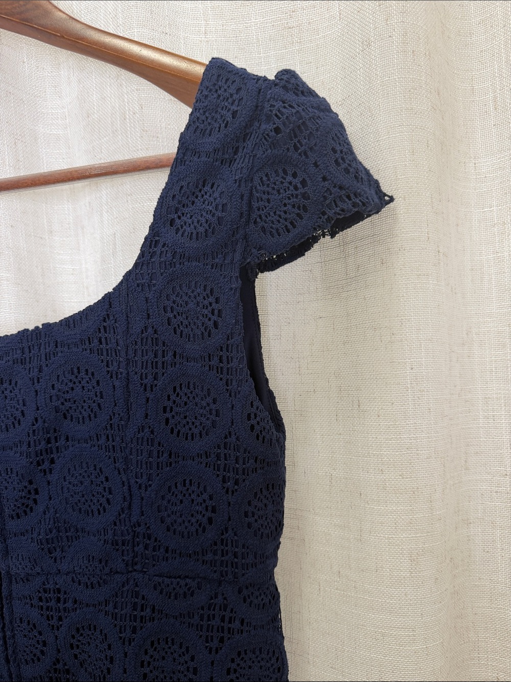 Lilly Pulitzer Navy Crochet Cap-Sleeve Sheath Dress Size 8 Excellent Condition - Picture 9 of 12